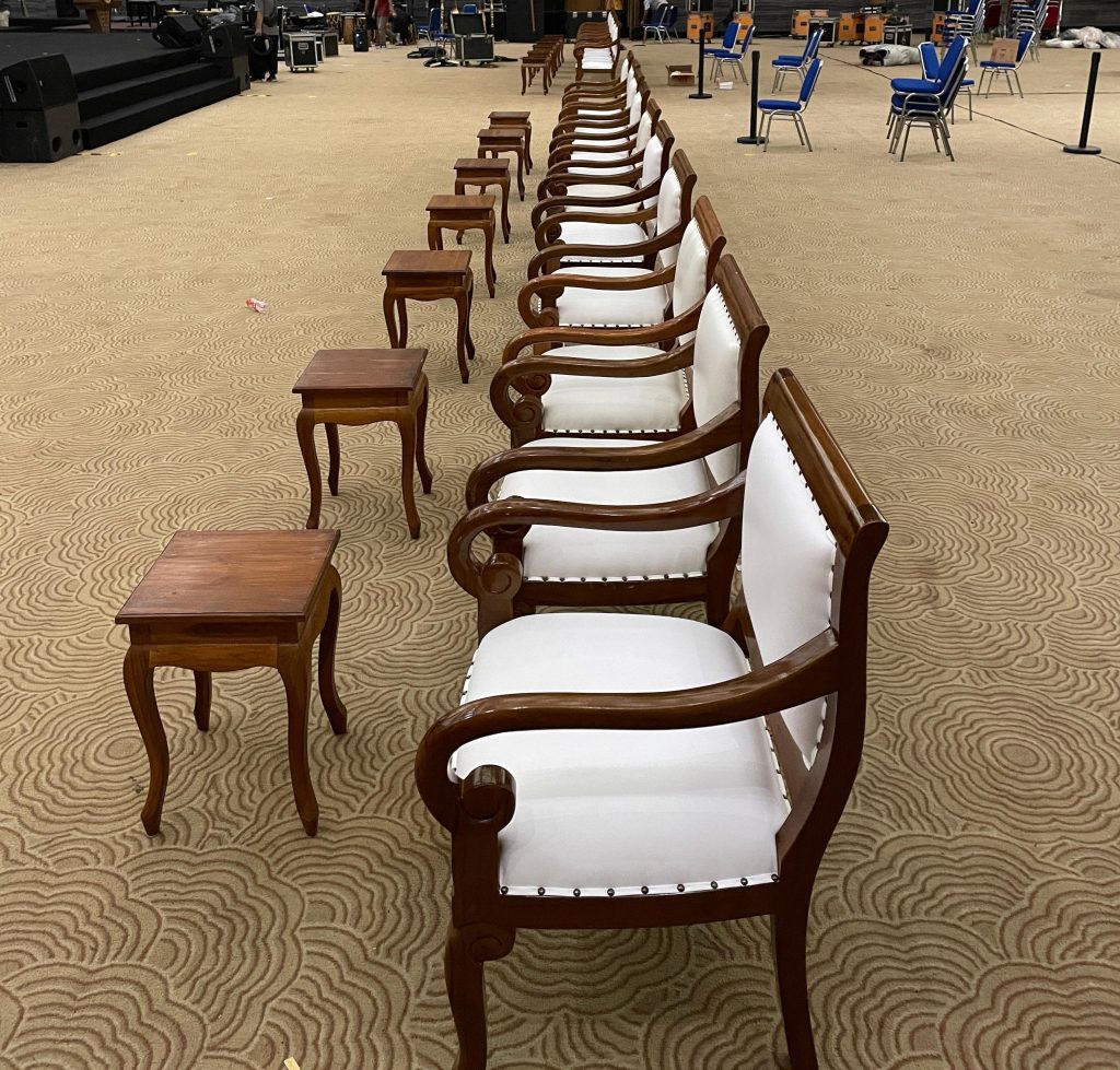 Sewa Meja Sudut Kayu Bekasi