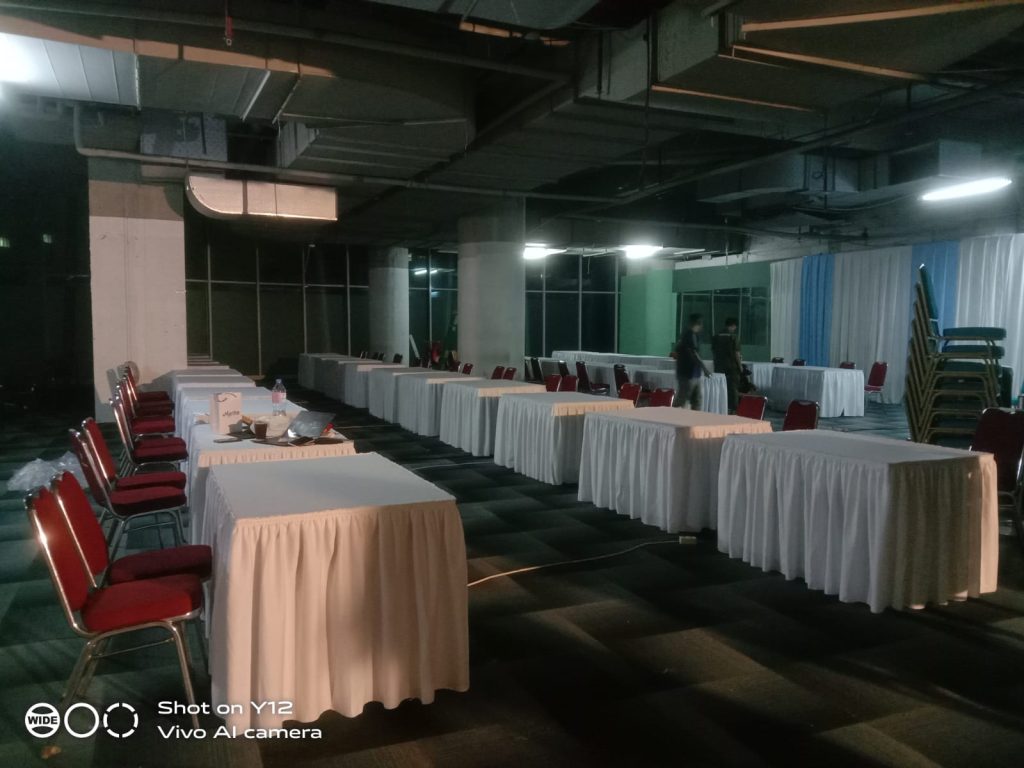 Sewa Meja Kotak Jakarta Selatan