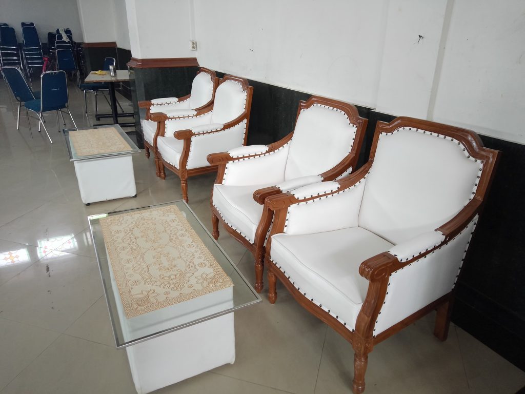 Sewa Meja VIP Kaca Tangerang