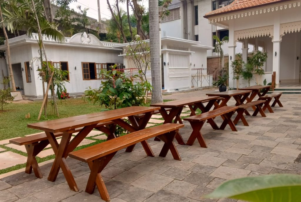 sewa meja kursi taman 