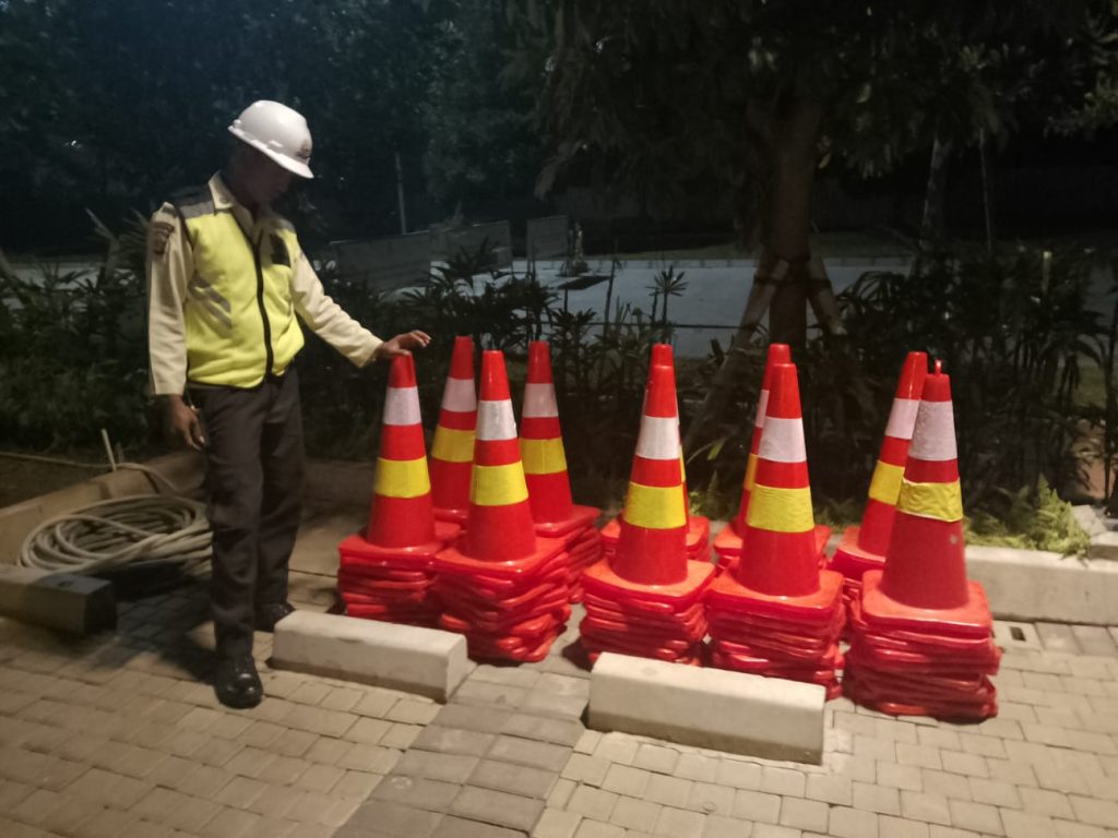 sewa traffic cone jababeka