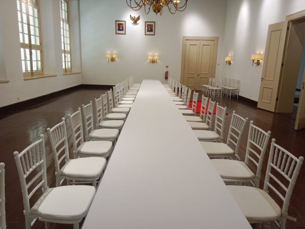 sewa kursi tiffany jakarta selatan 