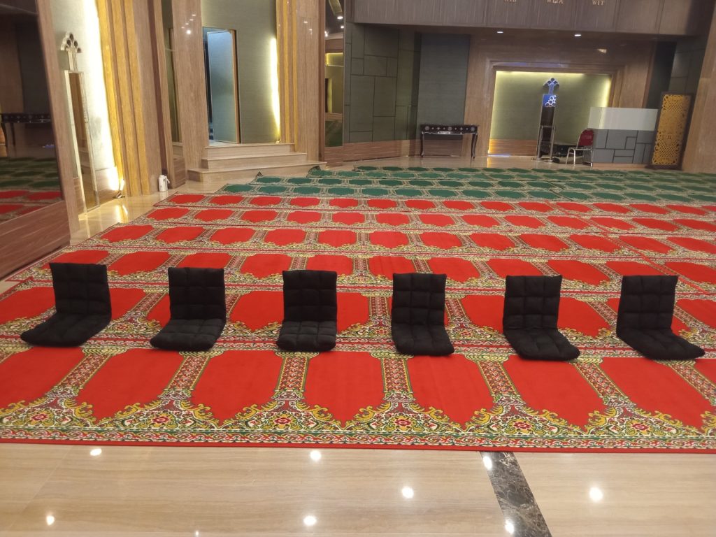 sewa kursi lesehan depok