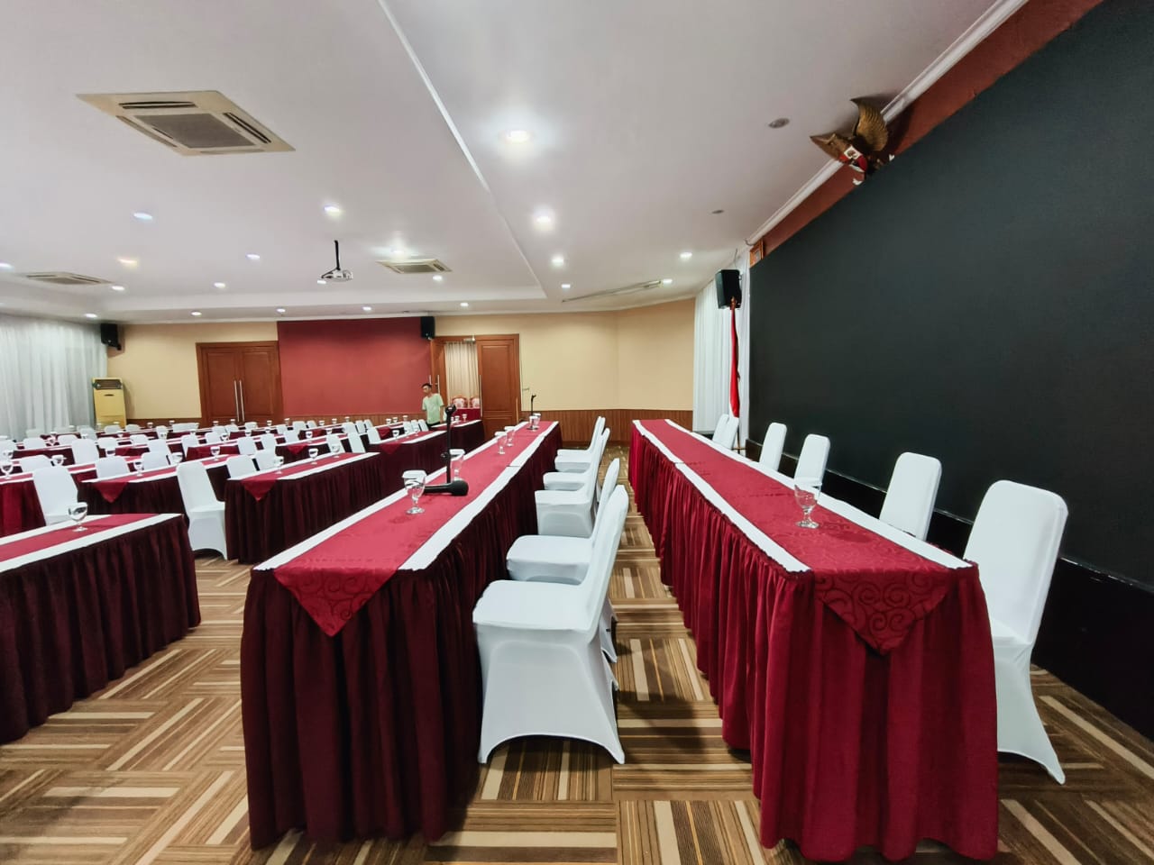 Sewa Meja IBM Jakarta Barat
