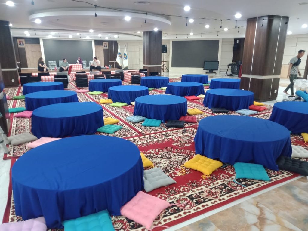 Sewa Meja Lesehan Jakarta Barat