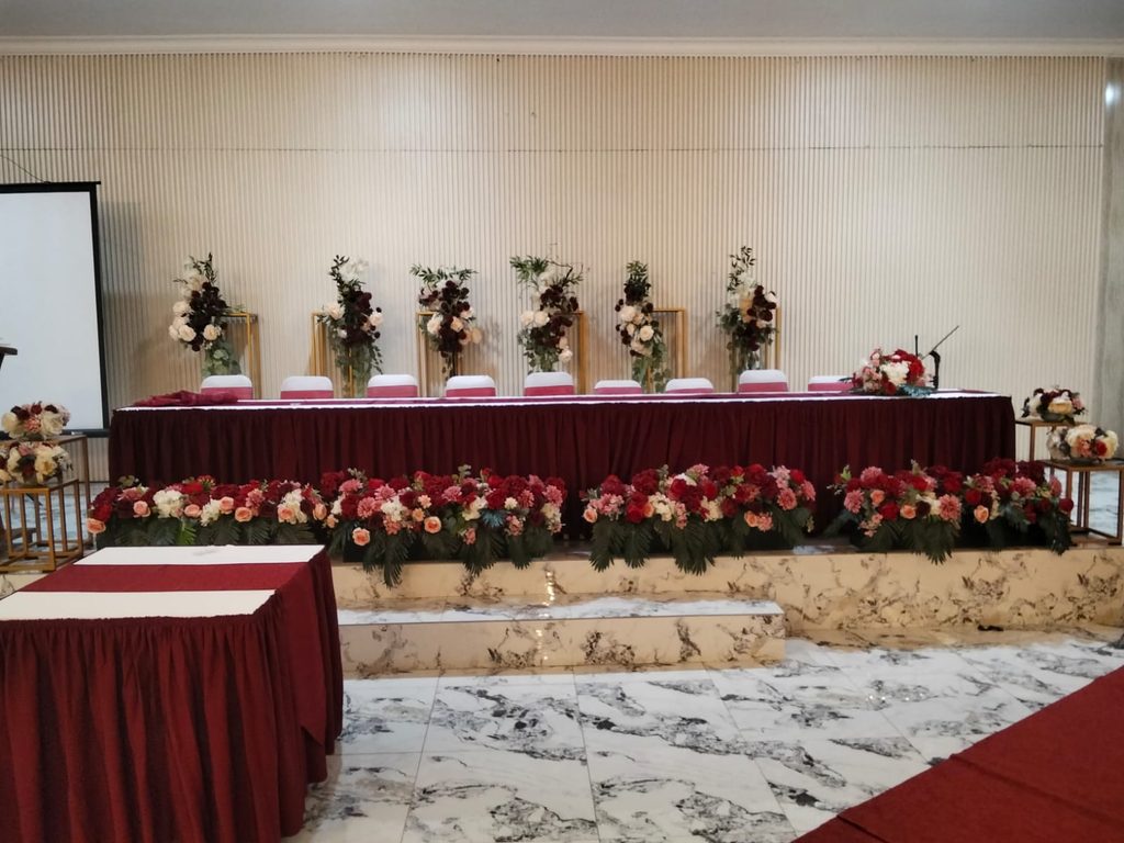 Sewa Meja Kotak Jakarta Barat