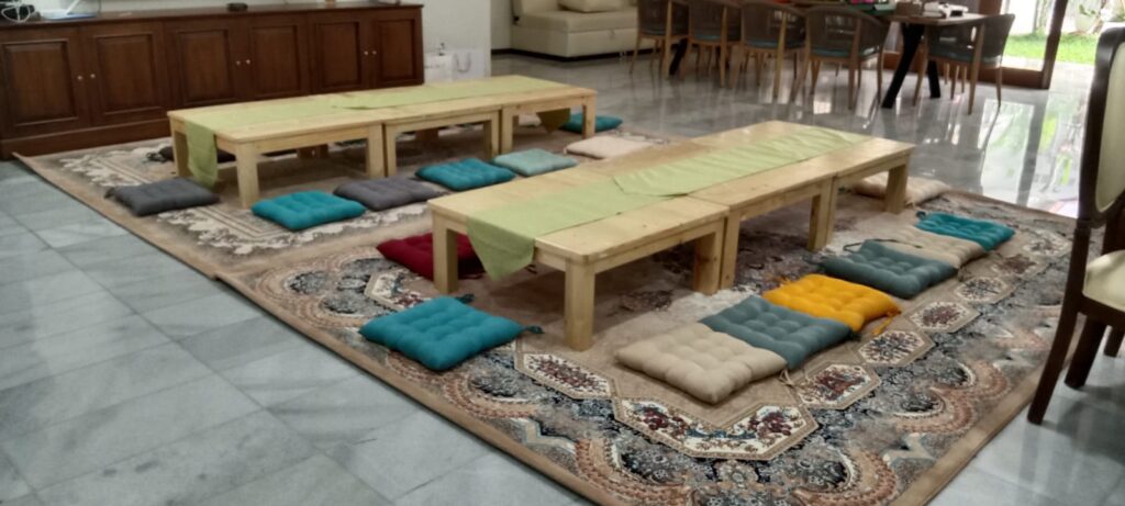 sewa meja lesehan jabodetabek