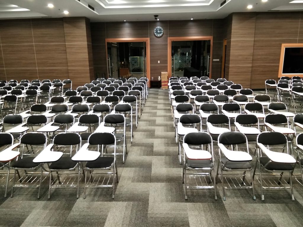 sewa kursi kuliah hitam jakarta