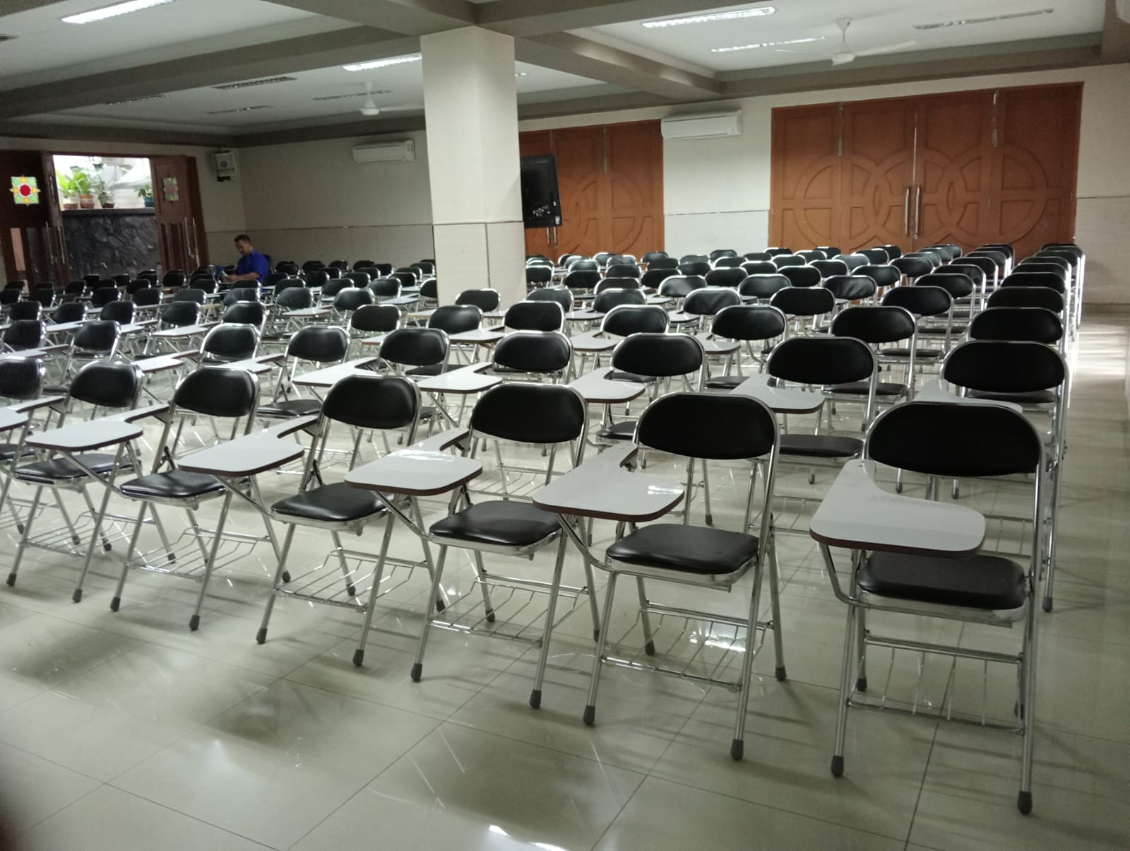 sewa kursi kuliah jakarta