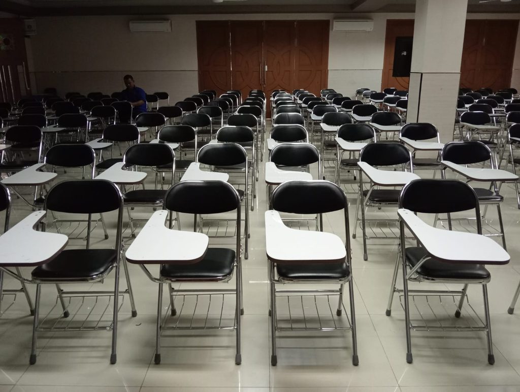 sewa kursi kuliah hitam jakarta